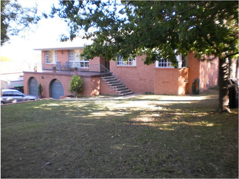 8 Stewart Crescent, Armidale NSW 2350