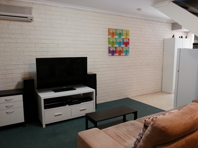 1/19 Clifton St, Booval QLD 4304