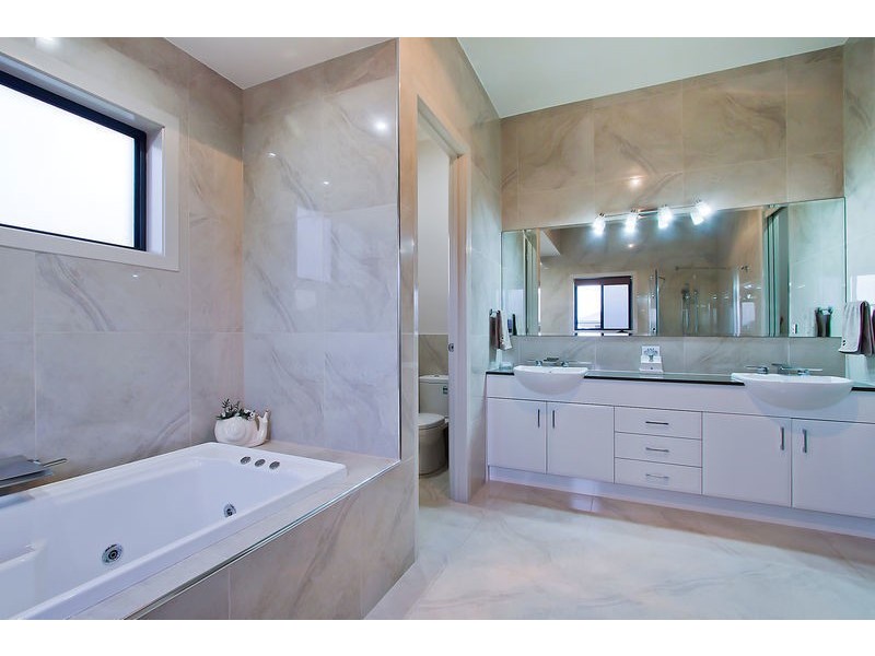 4 Koolang Crescent, Reedy Creek QLD 4227