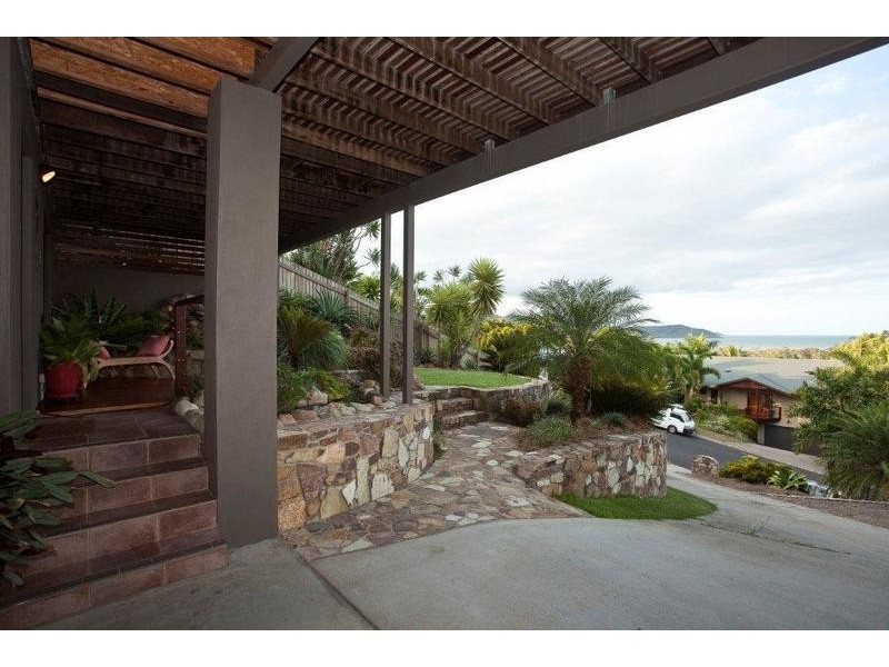 17 Country Road, Cannonvale QLD 4802