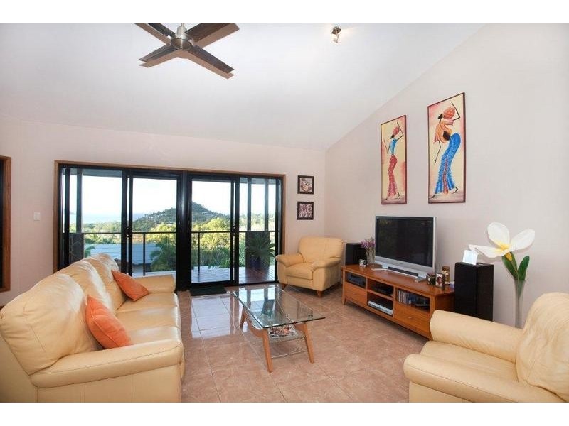 17 Country Road, Cannonvale QLD 4802