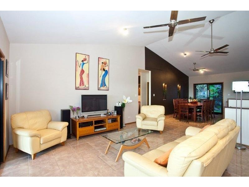 17 Country Road, Cannonvale QLD 4802