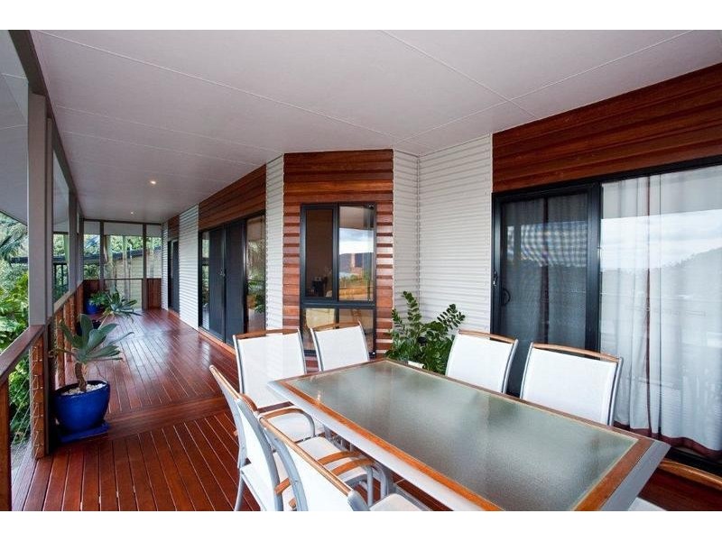 17 Country Road, Cannonvale QLD 4802