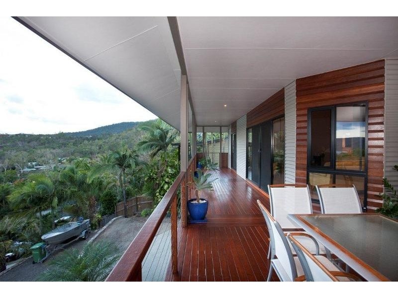17 Country Road, Cannonvale QLD 4802