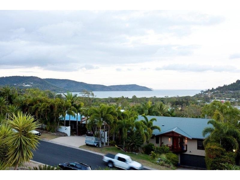 17 Country Road, Cannonvale QLD 4802