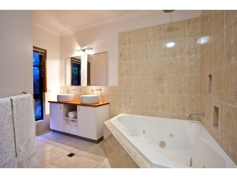 17 Country Road, Cannonvale QLD 4802