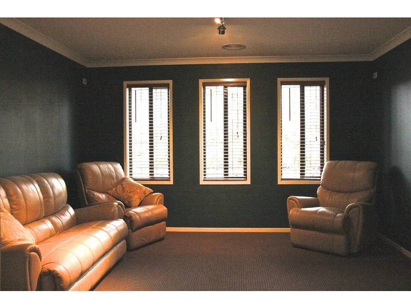 5 Saddle Court, Maiden Gully VIC 3551