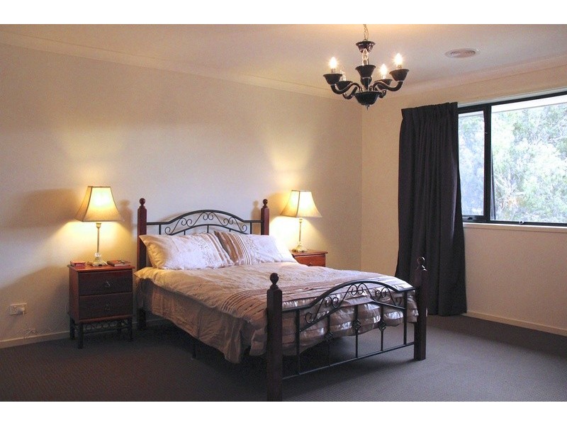 5 Saddle Court, Maiden Gully VIC 3551