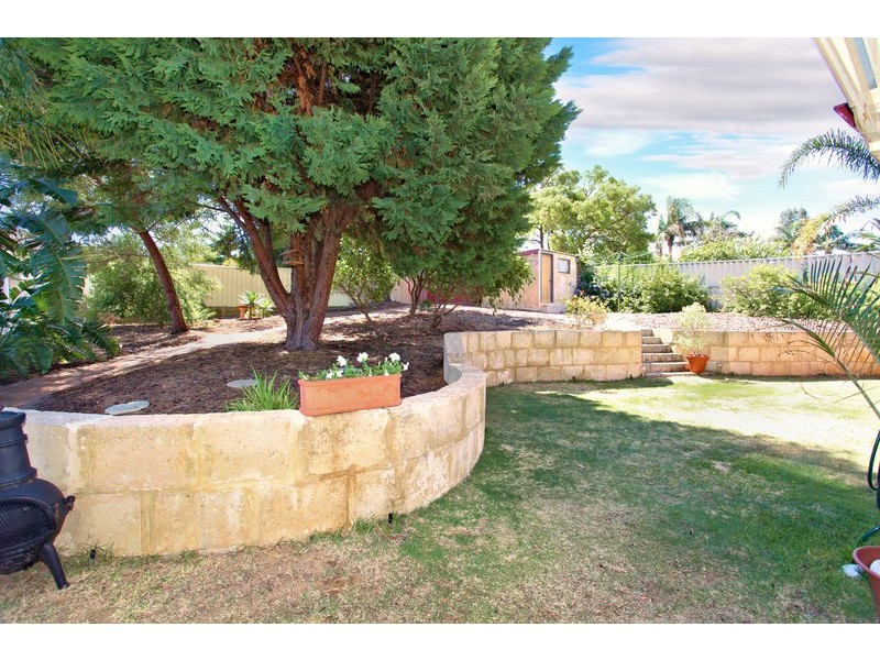 30 Casuarina Dr, Halls Head WA 6210