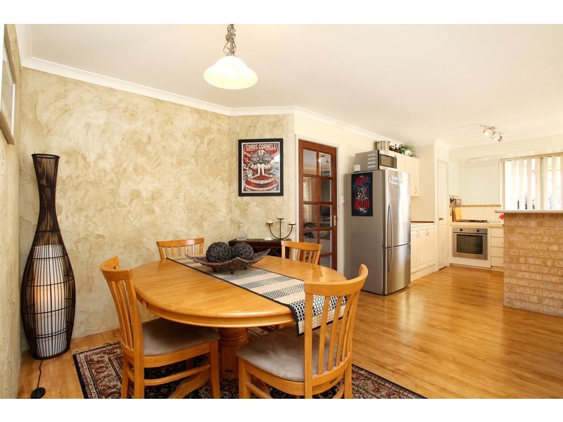 30 Casuarina Dr, Halls Head WA 6210