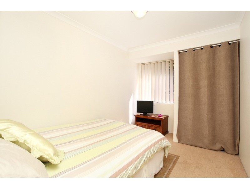 30 Casuarina Dr, Halls Head WA 6210