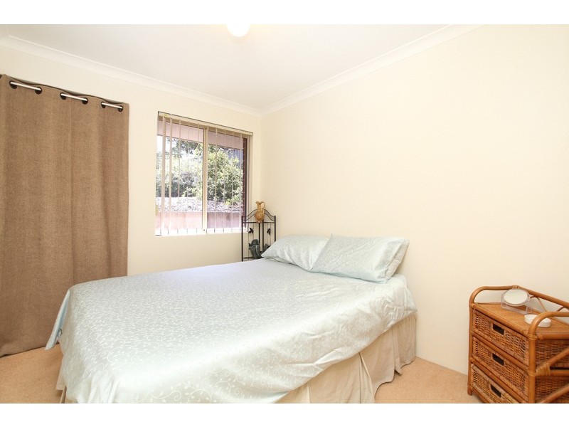 30 Casuarina Dr, Halls Head WA 6210