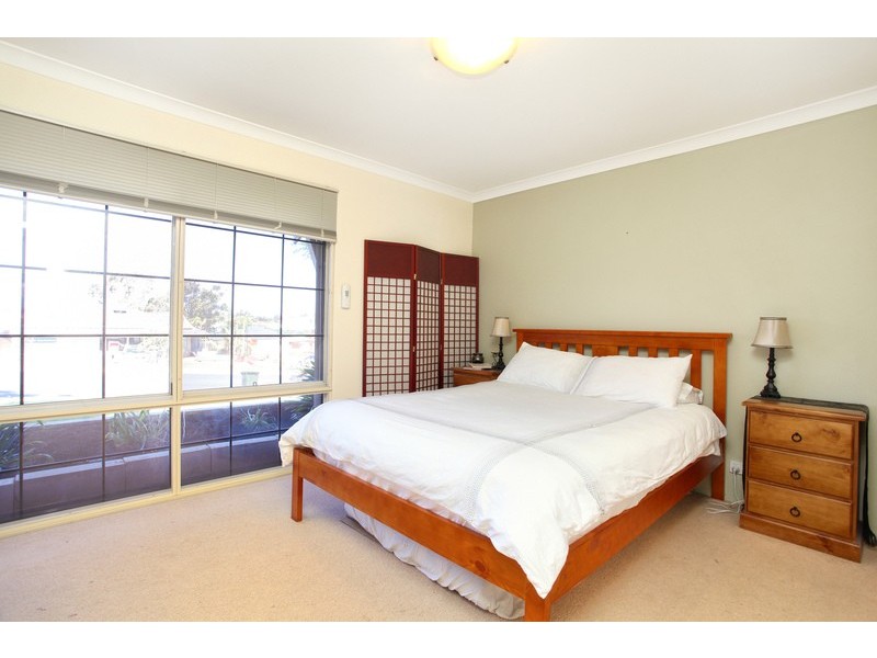 30 Casuarina Dr, Halls Head WA 6210