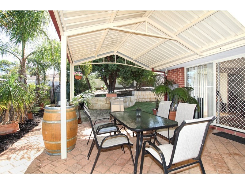 30 Casuarina Dr, Halls Head WA 6210