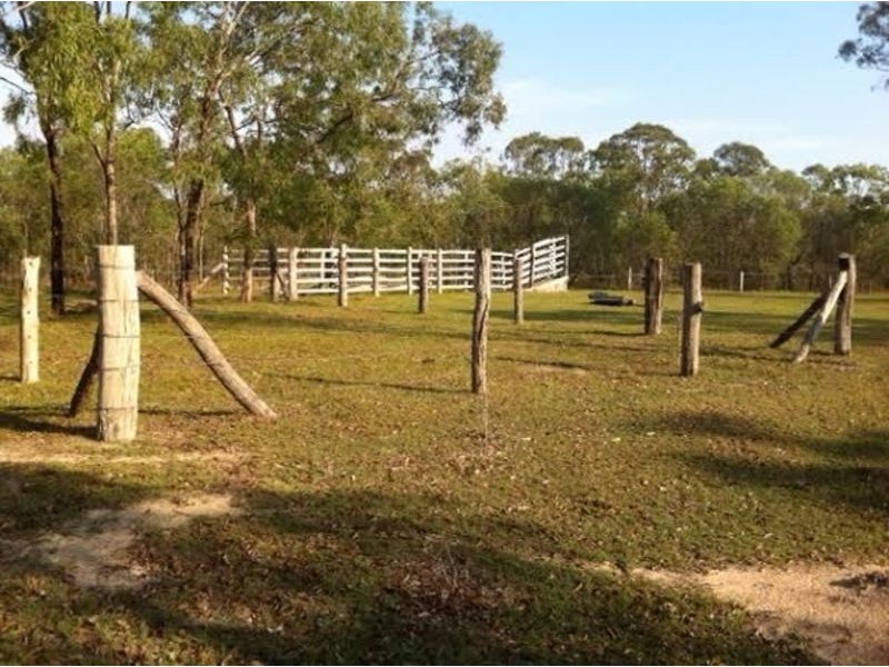 1010  Roundhill Rd, Captain Creek QLD 4677