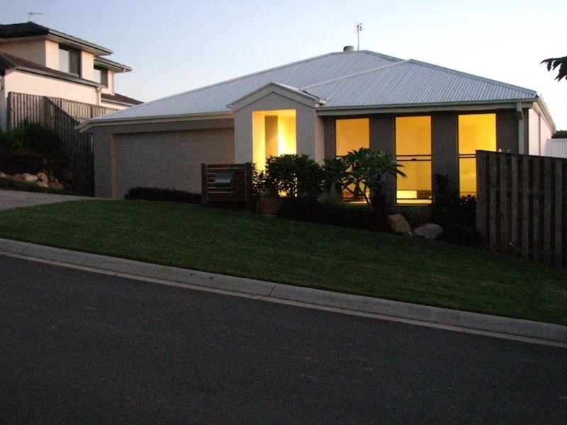 1/12 Diamantina Circuit, Pacific Pines QLD 4211