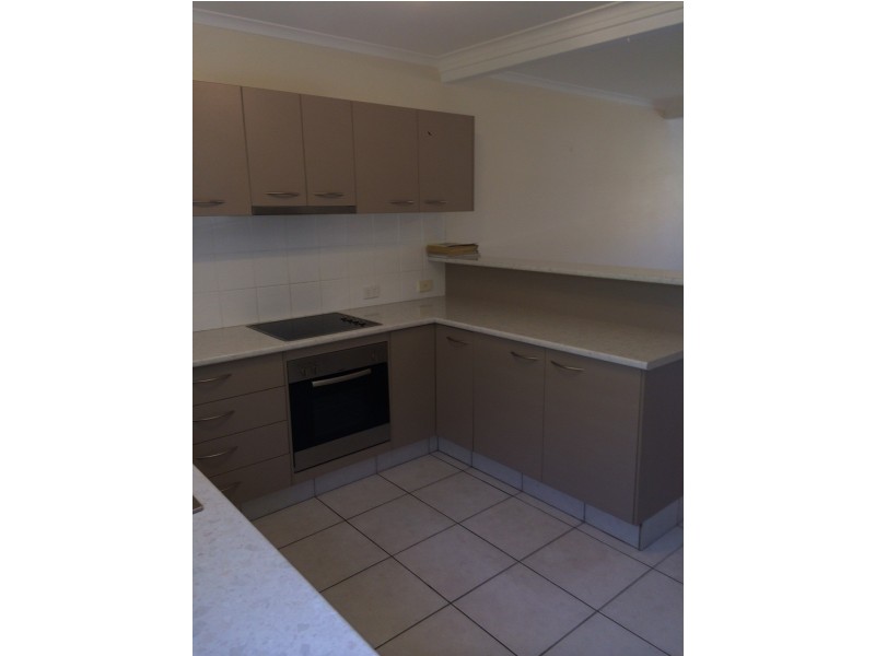 3/12 Errol Avenue, Paradise Point QLD 4216