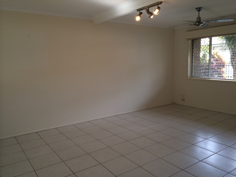 3/12 Errol Avenue, Paradise Point QLD 4216