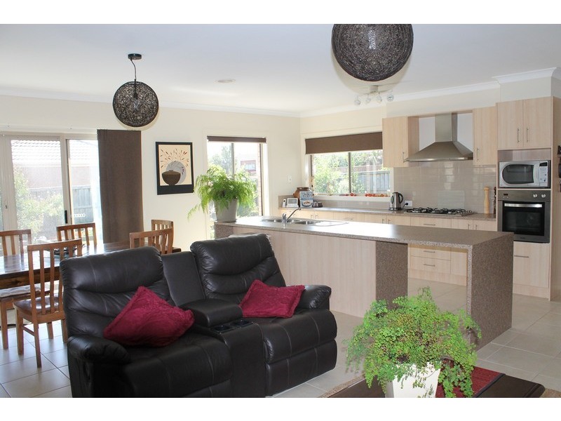 15 Saul Avenue, Berwick VIC 3806