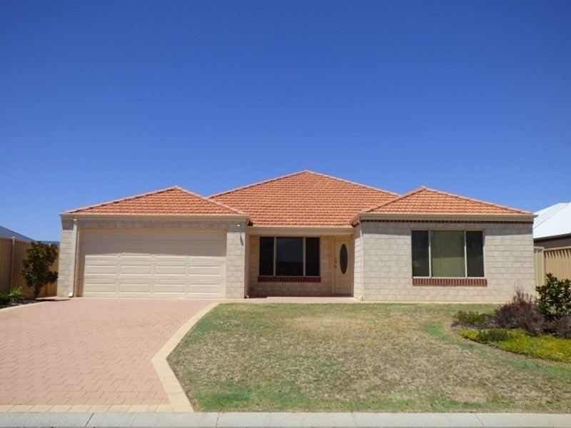 16 Maalak Turn, Dalyellup WA 6230