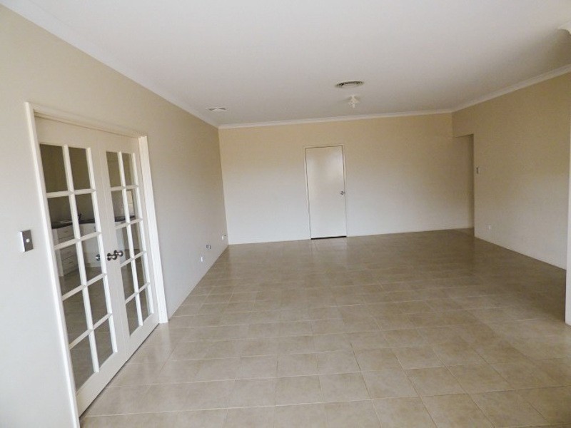 16 Maalak Turn, Dalyellup WA 6230