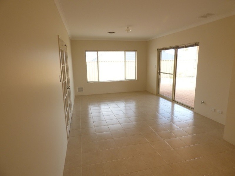 16 Maalak Turn, Dalyellup WA 6230