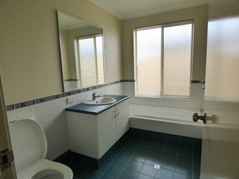 16 Maalak Turn, Dalyellup WA 6230