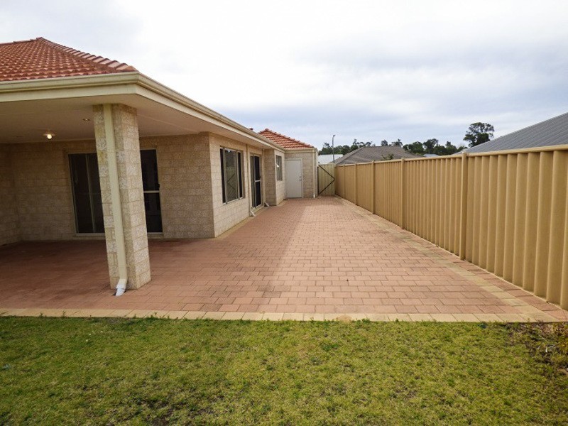 16 Maalak Turn, Dalyellup WA 6230