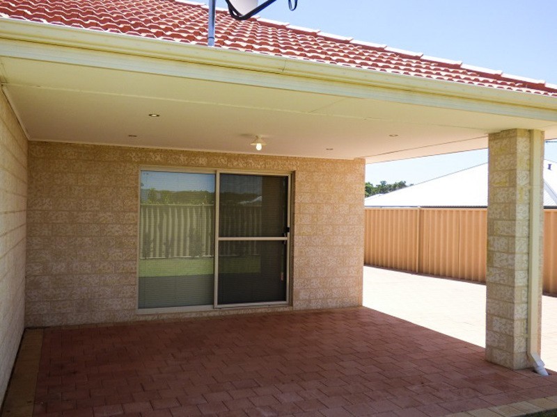 16 Maalak Turn, Dalyellup WA 6230