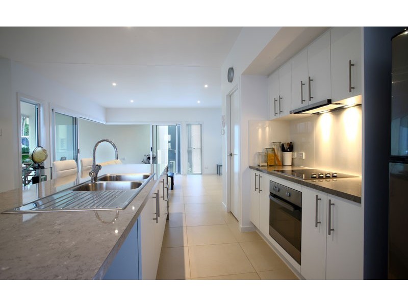 18 Mari Street, Alexandra Headland QLD 4572