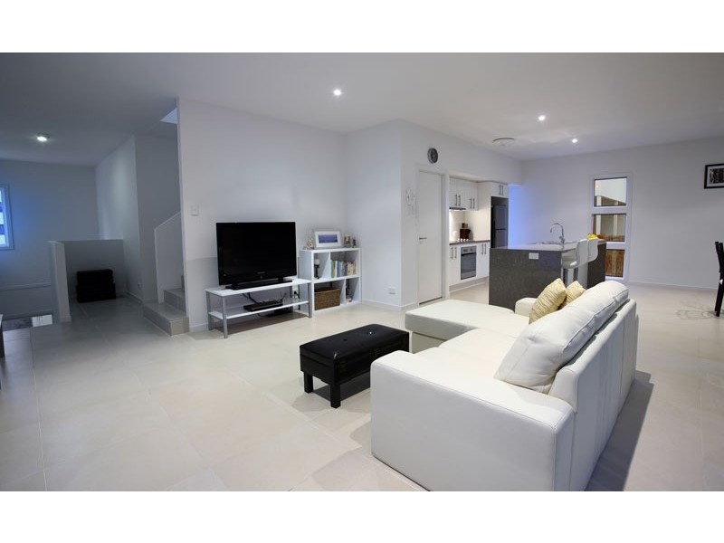 18 Mari Street, Alexandra Headland QLD 4572