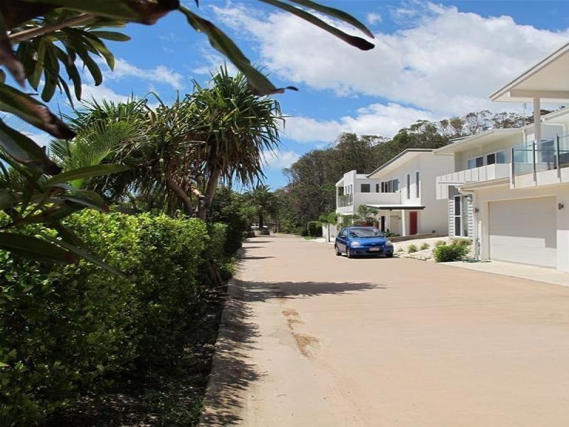 18 Mari Street, Alexandra Headland QLD 4572