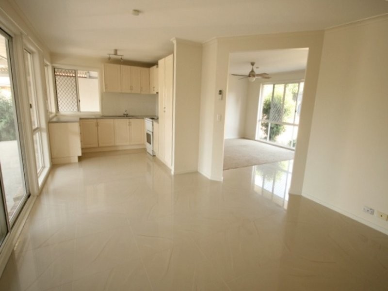 51 Bottlebrush Drive, Regents Park QLD 4118