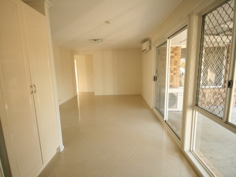 51 Bottlebrush Drive, Regents Park QLD 4118