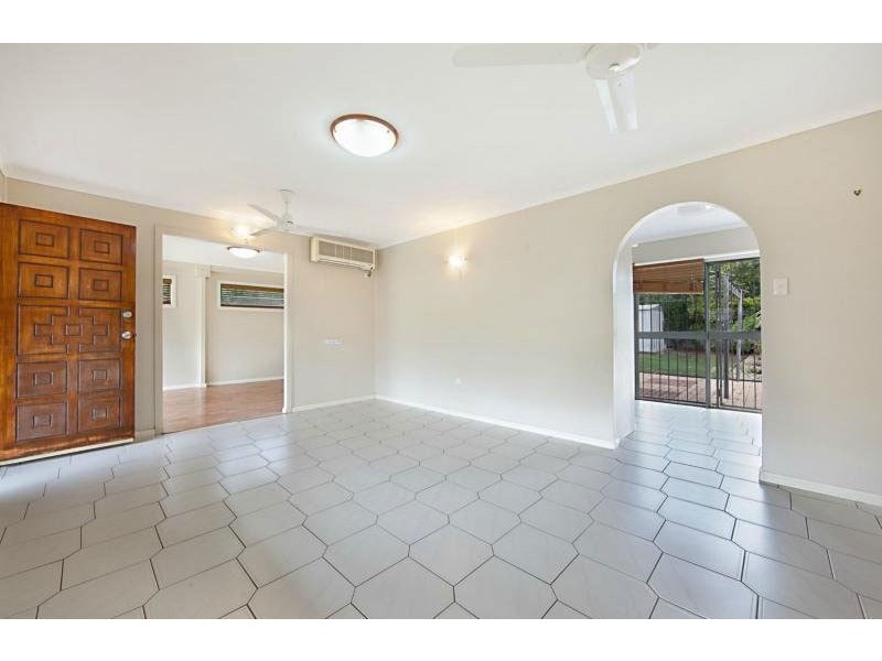 9 High Vista Drive, Mount Louisa QLD 4814