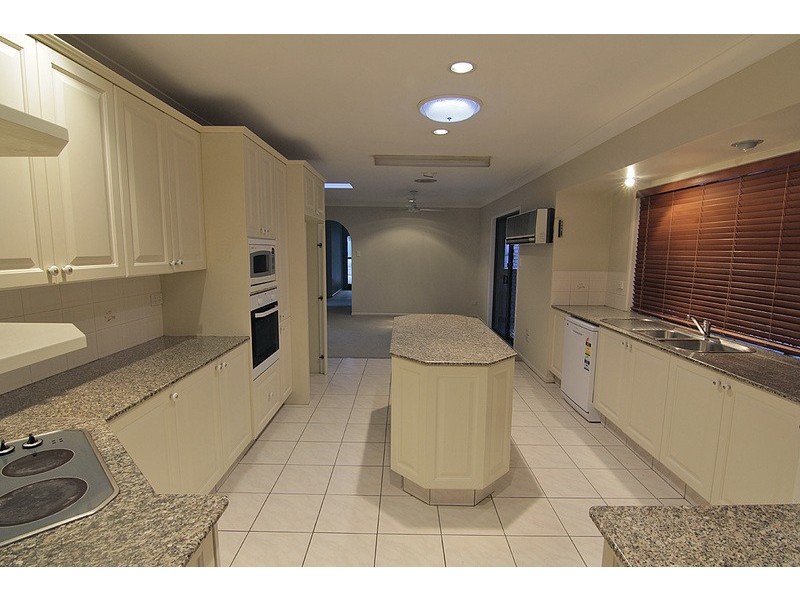 8 Maribor St, Westlake QLD 4074