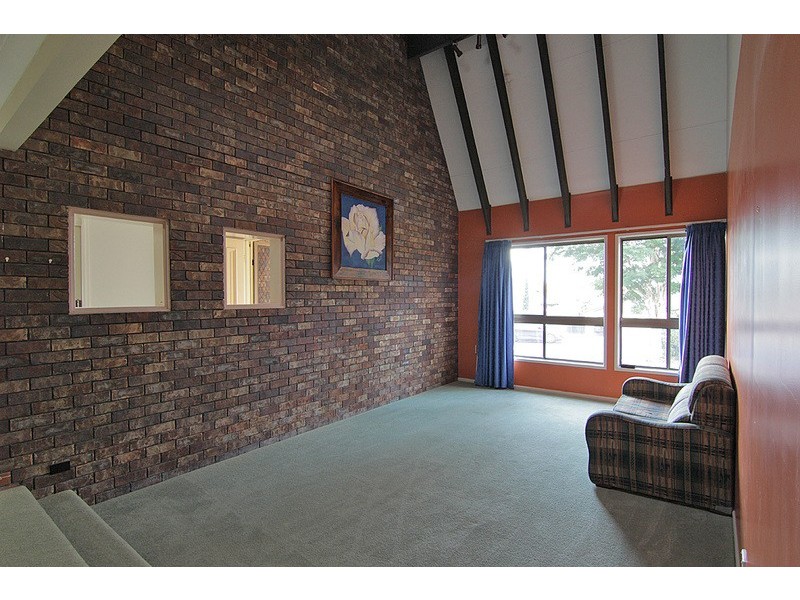 8 Maribor St, Westlake QLD 4074