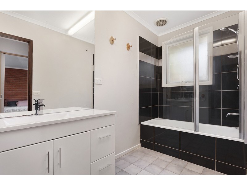 6/7 Deidre Court, Airport West VIC 3042