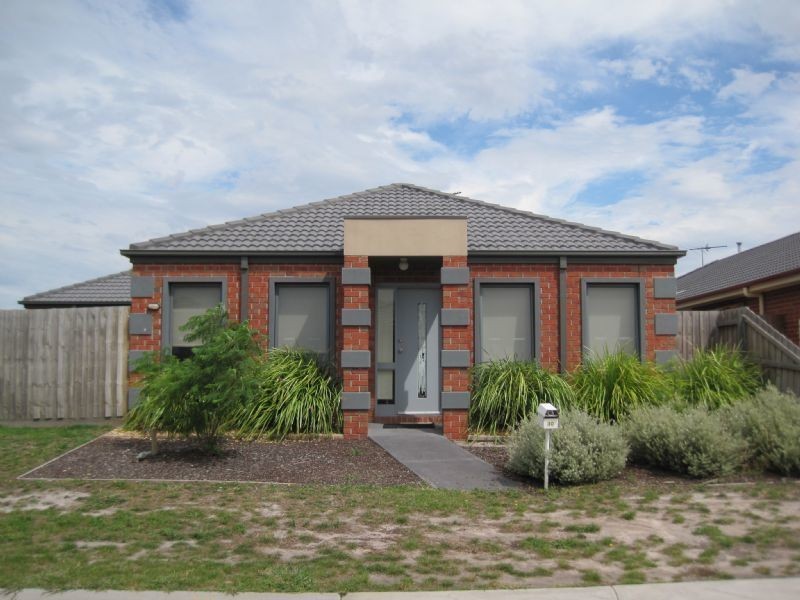 30 Red Gum Circuit, Pakenham VIC 3810