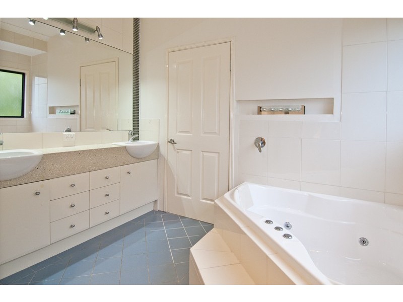 15 Lagovista Terrace, Bahrs Scrub QLD 4207