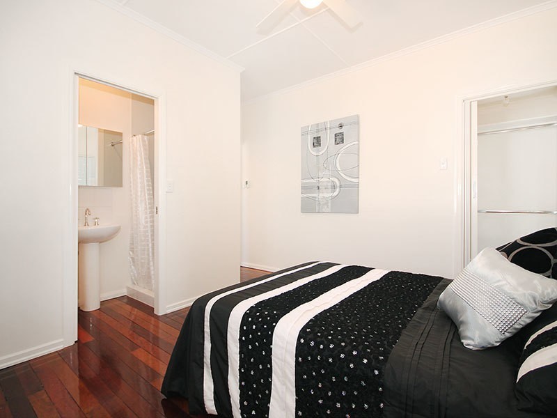 34 Faine St, Manly West QLD 4179