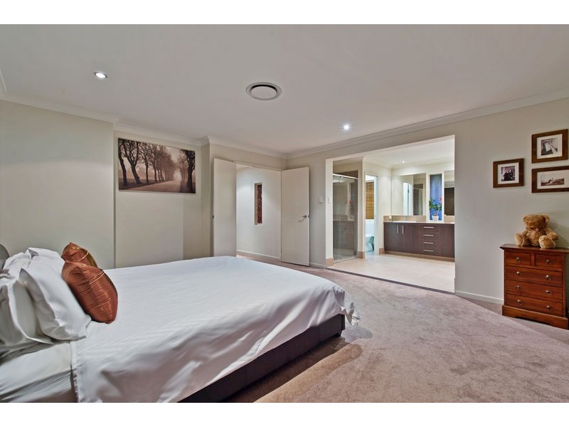 15 Summer Hill Crescent, Maudsland QLD 4210