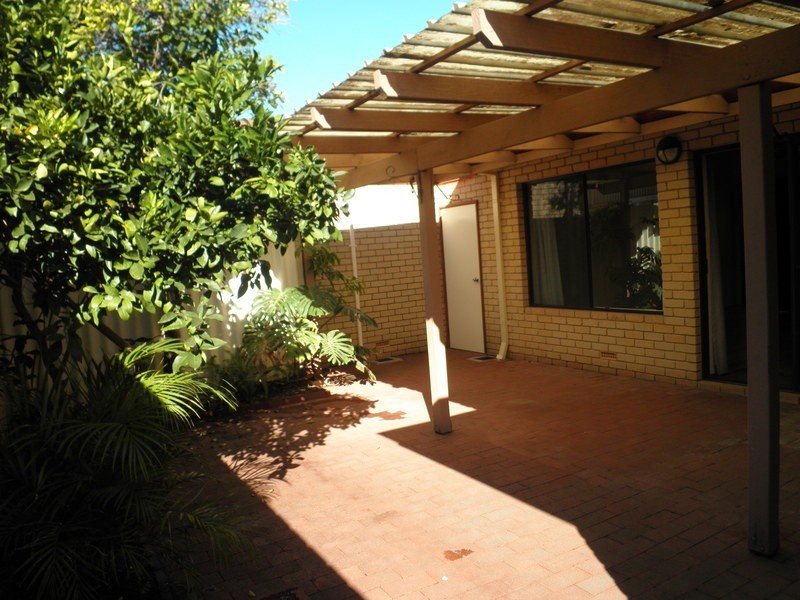 2/68 Comer St, Como WA 6152