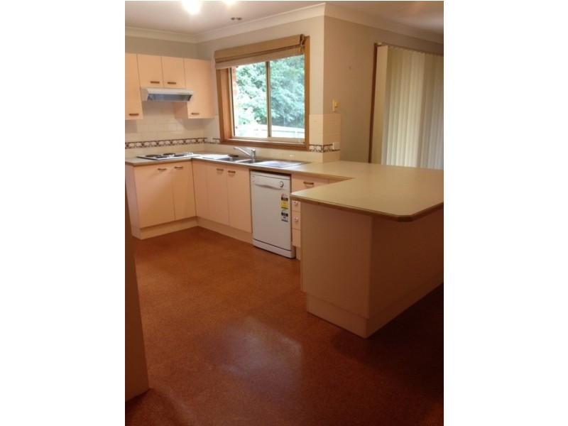 32 Jasmine Dr, Bomaderry NSW 2541