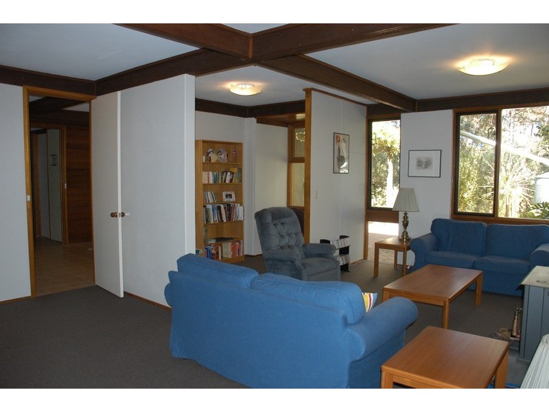 9 Warlingham Dr, Lesmurdie WA 6076