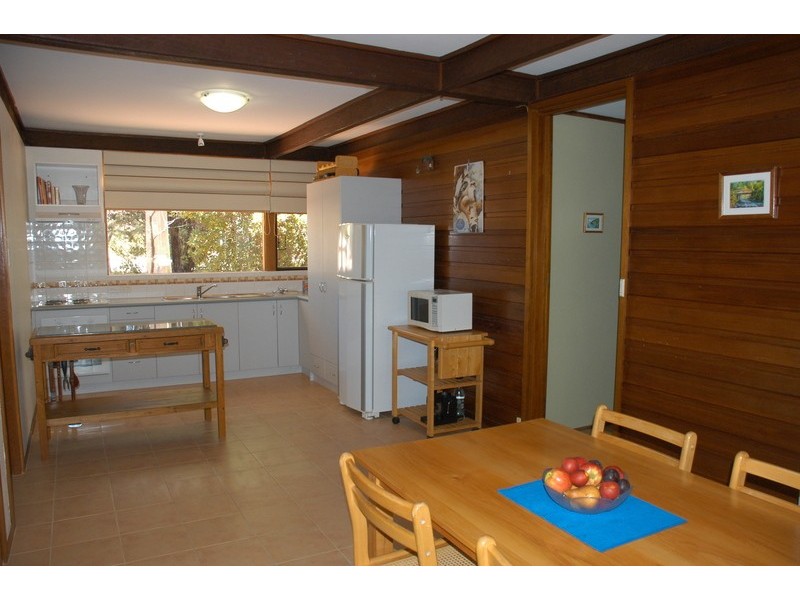 9 Warlingham Dr, Lesmurdie WA 6076