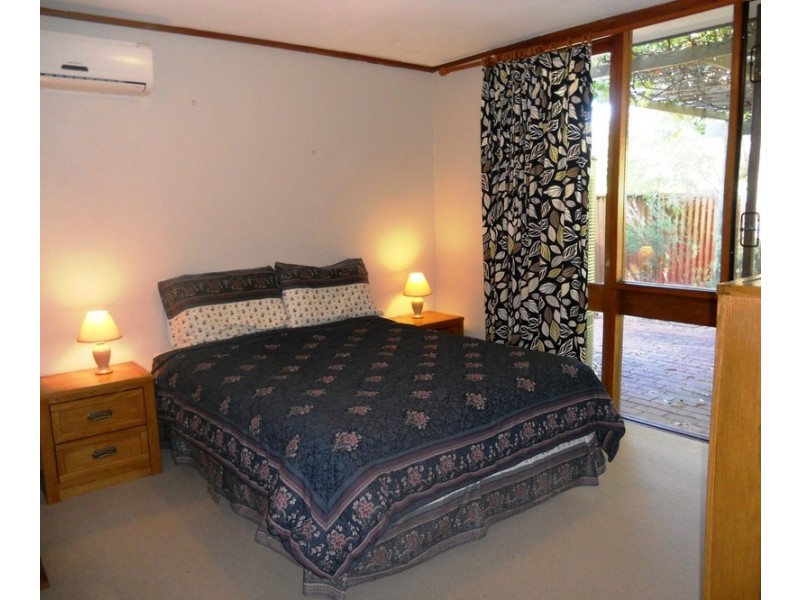 9 Warlingham Dr, Lesmurdie WA 6076