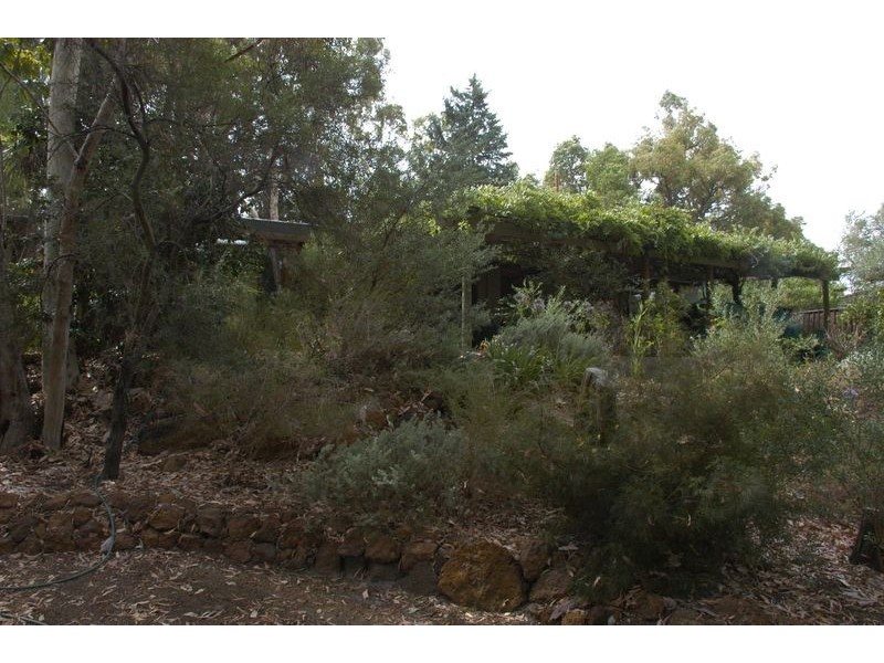 9 Warlingham Dr, Lesmurdie WA 6076