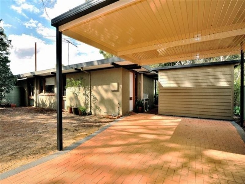 9 Warlingham Dr, Lesmurdie WA 6076