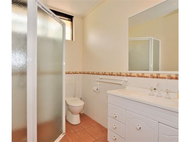 9 Warlingham Dr, Lesmurdie WA 6076